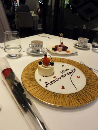 結婚10週年送的鮮花與蛋糕