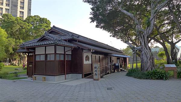 照片 052-cover.jpg 照片 052-cover.jpg