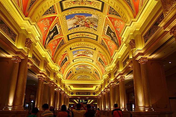 金碧輝煌的大廳