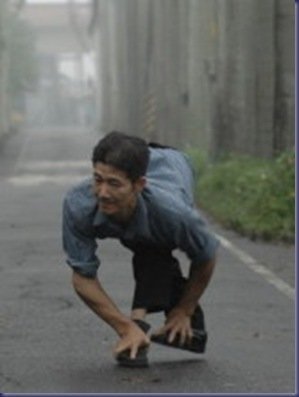 走路像鱷魚的男人