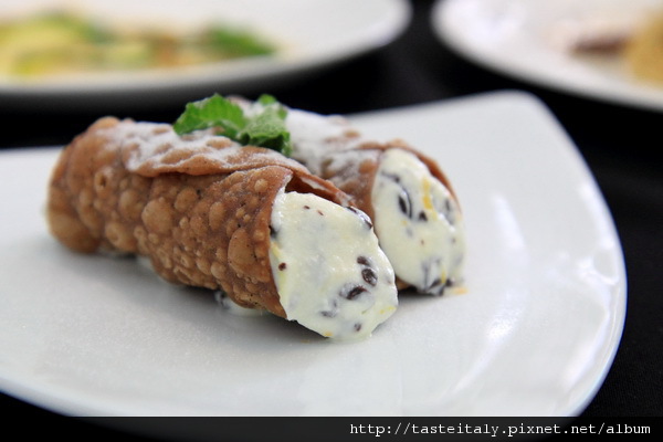 Cannoli_10.jpg Cannoli_10.jpg