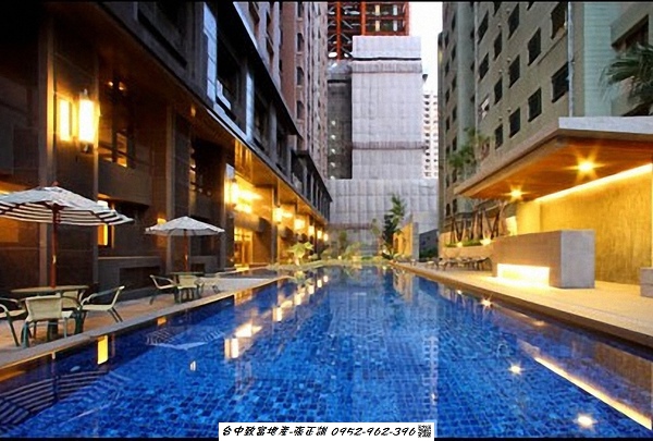 167844219-室外游泳池.jpg