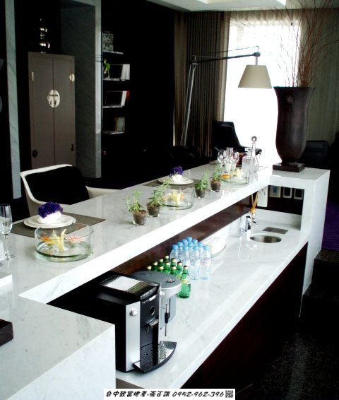 167994781-LOUNGE BAR 02.jpg