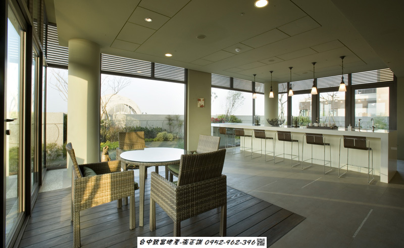 169678253-SKY LOUNGE.jpg