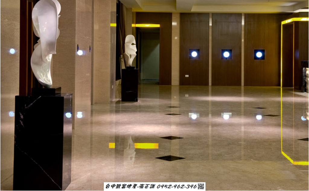 173603420-LOBBY03.jpg