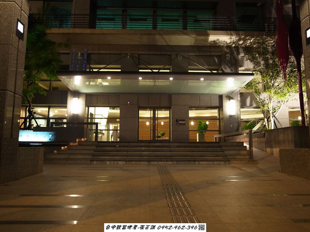 171074401-夜間前庭.JPG