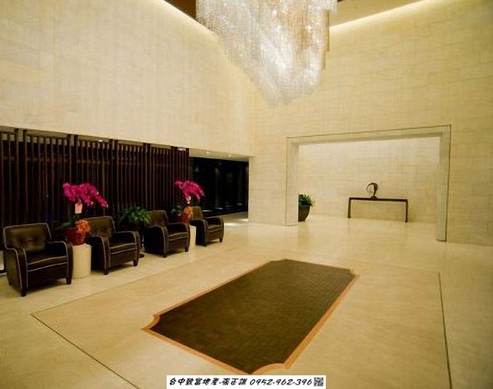 171450299-LOBBY.jpg