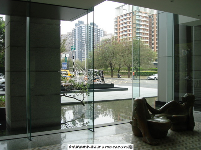 173238546-LOBBY02.jpg