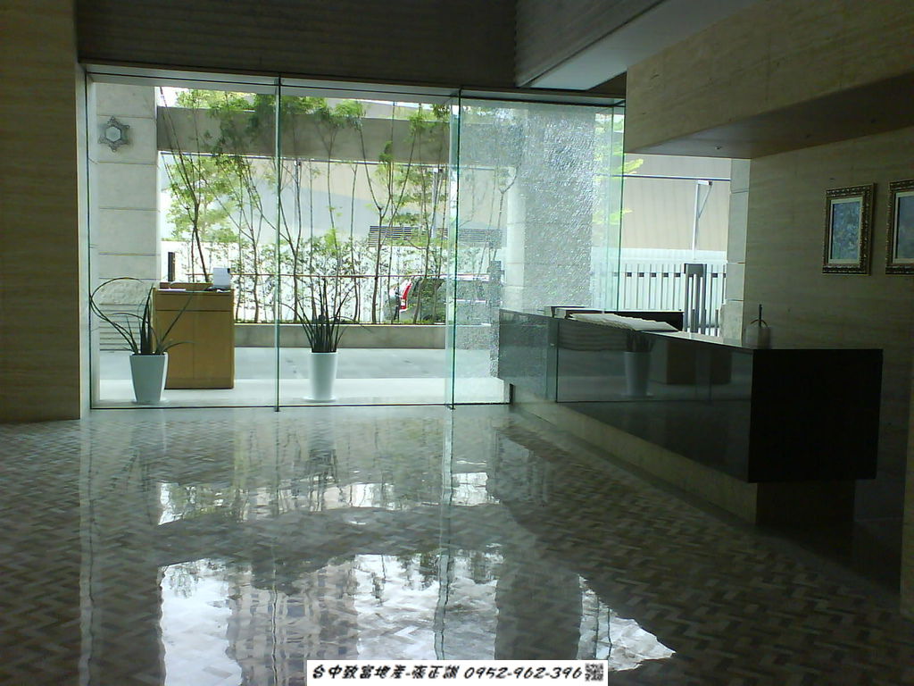 173238550-LOBBY03.JPG