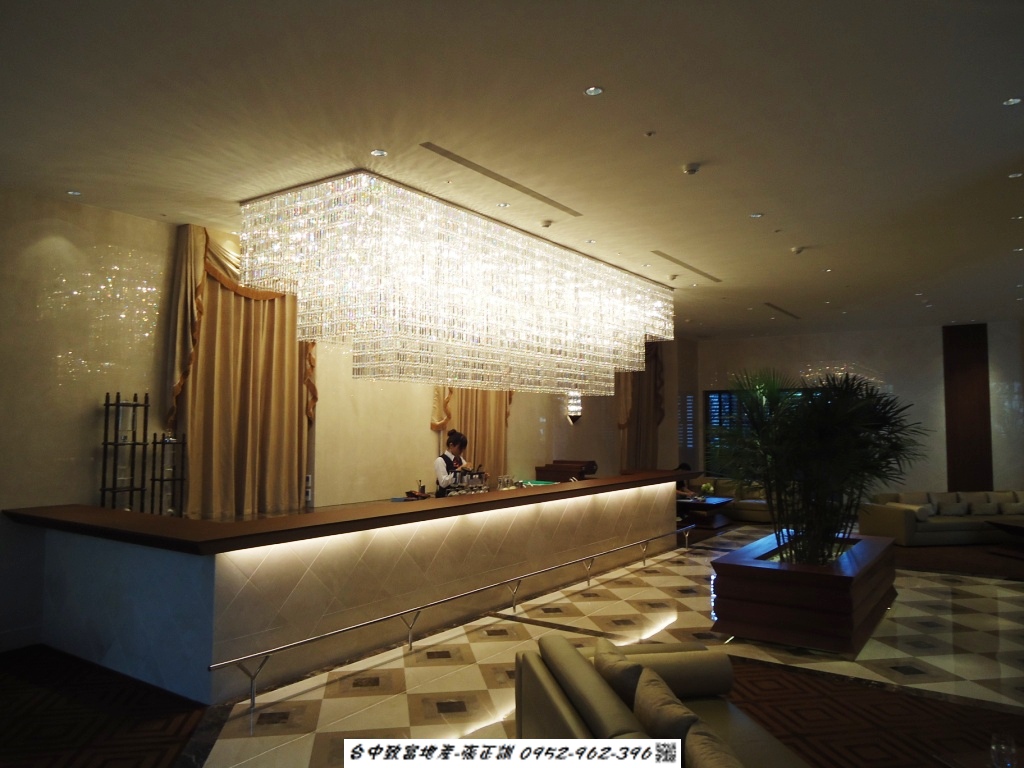 172034071-BAR.JPG