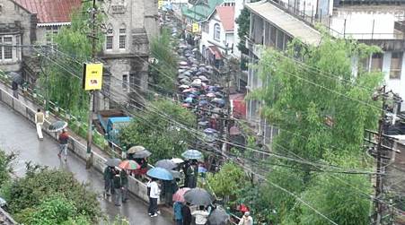 沒遇到罷工 但見到大吉嶺選舉後的遊行.JPG