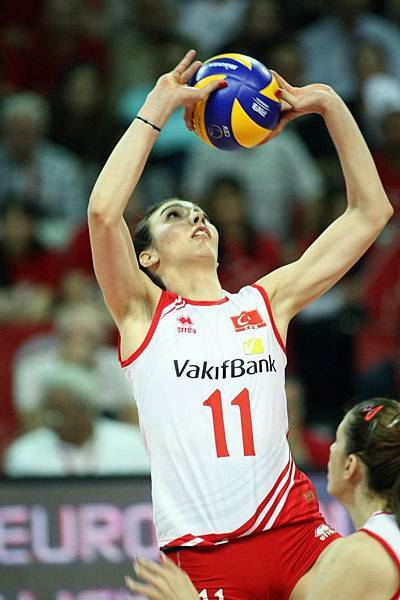 naz-aydemir-boyfriend-cenk-akyol-7 naz-aydemir-boyfriend-cenk-akyol-7