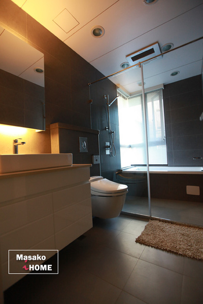 bathroom02.jpg