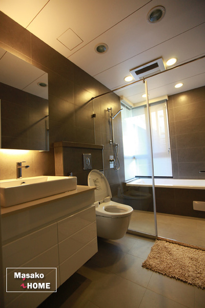 bathroom01.jpg