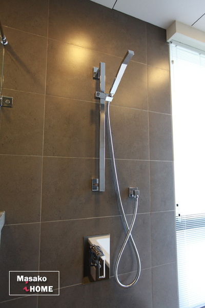 bathroom04.jpg