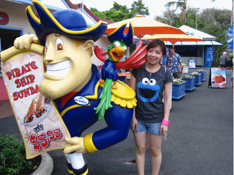 就在我跟海盜拍照的時候，下起大雨來