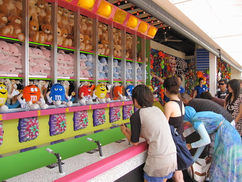 本來希望只有她們兩個玩 結果玩的人越來越多