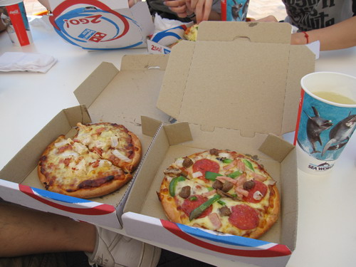 達美樂pizza，很小可是很好吃