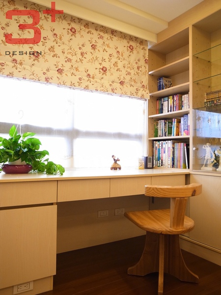 結合收納與書桌功能