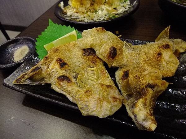 鹽烤魚下巴.JPG 鹽烤魚下巴.JPG