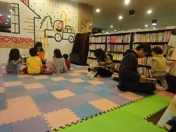 人家聽故事我大鬧水木書房