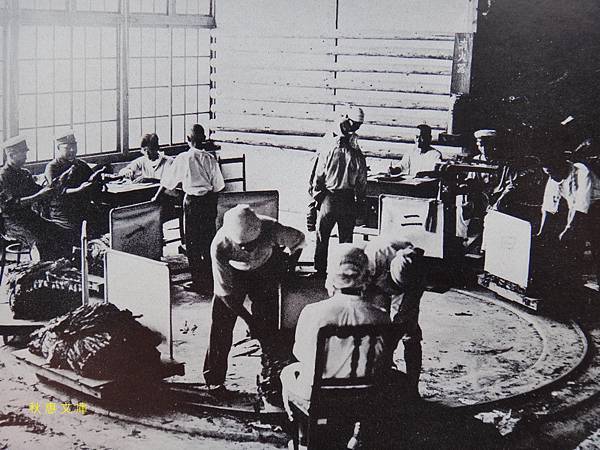 台灣總督府專賣局員工檢查香煙煙葉流程