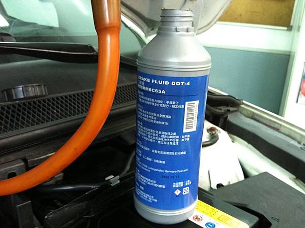 原廠DOT4剎車油 原廠DOT4剎車油