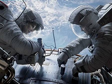 gravity-reviews-are-calling-sandra-bullocks-space-odyssey-the-must-see-event-of-the-year.jpg