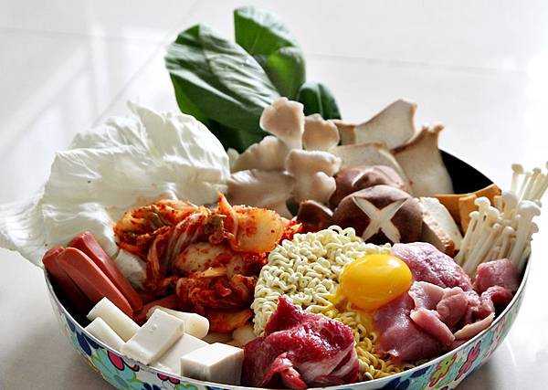 韓國料理,泡菜部隊鍋,部隊鍋,部隊鍋食譜,辛拉麵 韓國料理,泡菜部隊鍋,部隊鍋,部隊鍋食譜,辛拉麵