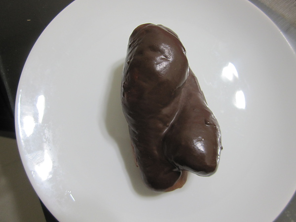 巧克力麵包形狀有點怪～哈