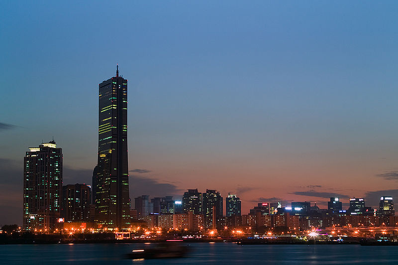 800px-Seoul-Yeouido.at.dawn-01