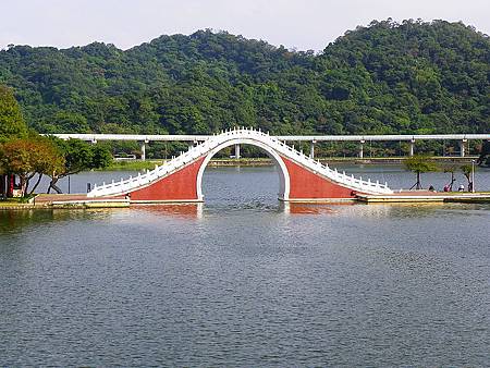 800px-Brocade_Belt_Bridge_in_Dahu_Park.jpg