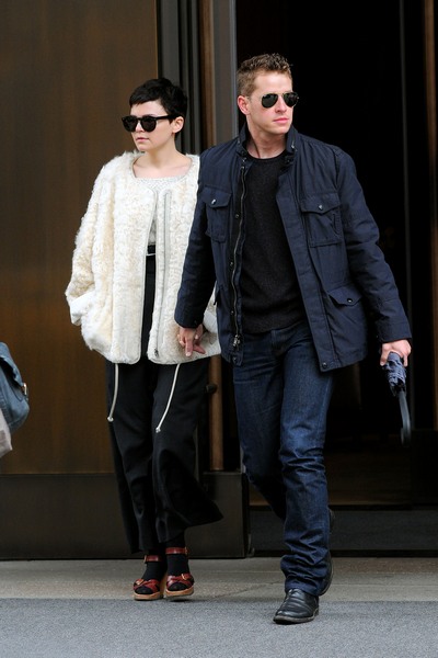 Ginnifer-Goodwin-and-Josh-Dallas-Holding-Hands Ginnifer-Goodwin-and-Josh-Dallas-Holding-Hands