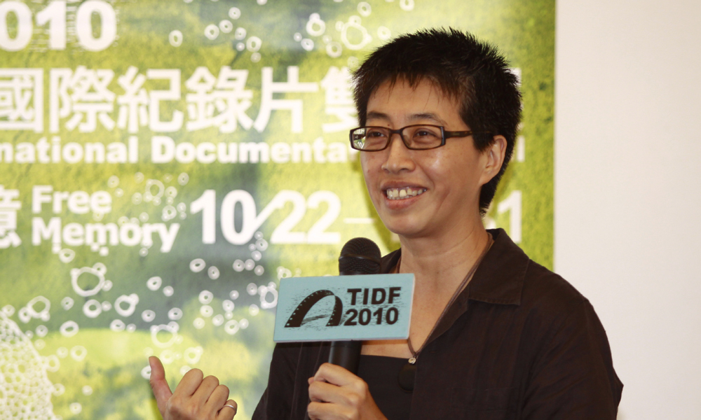 策展人王耿瑜致詞.JPG 策展人王耿瑜致詞.JPG