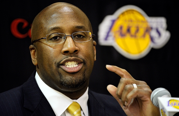 Los-Angeles-Lakers-coach-mike-brown