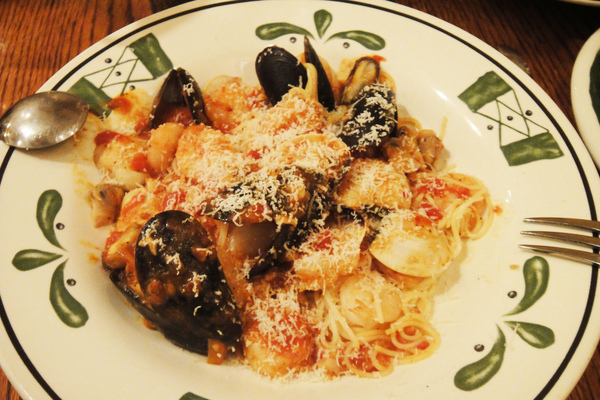 Capellini de Mare 有蝦有青口還 capellini de mare. Capellini de Mare 有蝦有青口還