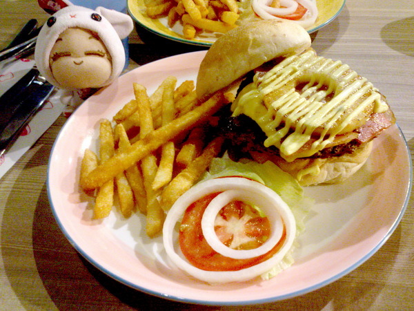 The Burger(二店):【台北新莊】輔大周邊校園美食惹堡The Burger擊敗鬆餅公主還開了二店!CP值有高! The Burger(二店):【台北新莊】輔大周邊校園美食惹堡The Burger擊敗鬆餅公主還開了二店!CP值有高!
