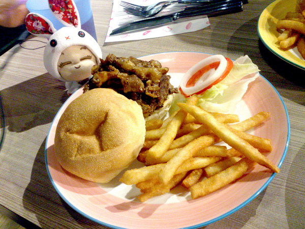 The Burger(二店):【台北新莊】輔大周邊校園美食惹堡The Burger擊敗鬆餅公主還開了二店!CP值有高! The Burger(二店):【台北新莊】輔大周邊校園美食惹堡The Burger擊敗鬆餅公主還開了二店!CP值有高!