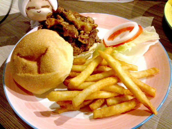The Burger(二店):【台北新莊】輔大周邊校園美食惹堡The Burger擊敗鬆餅公主還開了二店!CP值有高! The Burger(二店):【台北新莊】輔大周邊校園美食惹堡The Burger擊敗鬆餅公主還開了二店!CP值有高!