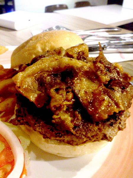 The Burger(二店):【台北新莊】輔大周邊校園美食惹堡The Burger擊敗鬆餅公主還開了二店!CP值有高! The Burger(二店):【台北新莊】輔大周邊校園美食惹堡The Burger擊敗鬆餅公主還開了二店!CP值有高!