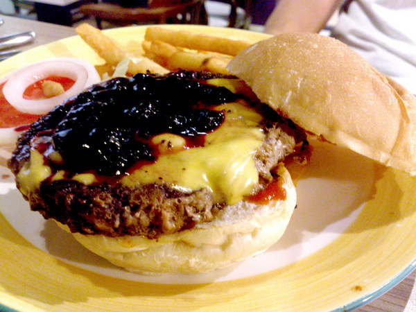 The Burger(二店):【台北新莊】輔大周邊校園美食惹堡The Burger擊敗鬆餅公主還開了二店!CP值有高! The Burger(二店):【台北新莊】輔大周邊校園美食惹堡The Burger擊敗鬆餅公主還開了二店!CP值有高!