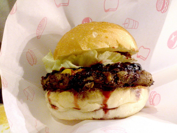 The Burger(二店):【台北新莊】輔大周邊校園美食惹堡The Burger擊敗鬆餅公主還開了二店!CP值有高! The Burger(二店):【台北新莊】輔大周邊校園美食惹堡The Burger擊敗鬆餅公主還開了二店!CP值有高!