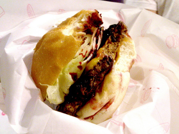 The Burger(二店):【台北新莊】輔大周邊校園美食惹堡The Burger擊敗鬆餅公主還開了二店!CP值有高! The Burger(二店):【台北新莊】輔大周邊校園美食惹堡The Burger擊敗鬆餅公主還開了二店!CP值有高!