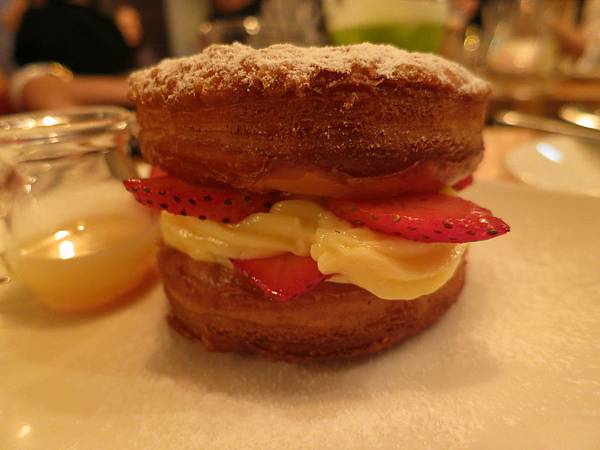 滴咖啡廳-招牌甜點-草莓可拿滋