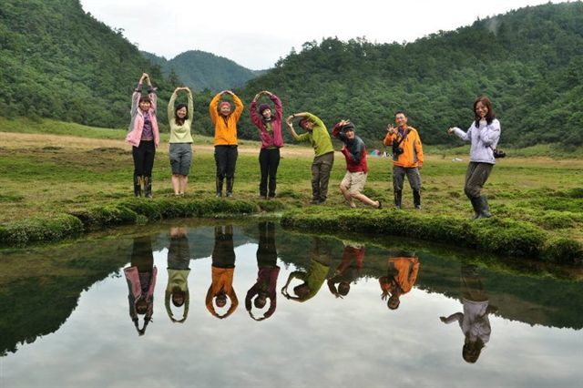 1000925,旁邊還有個人站著取笑我們 1000925,旁邊還有個人站著取笑我們