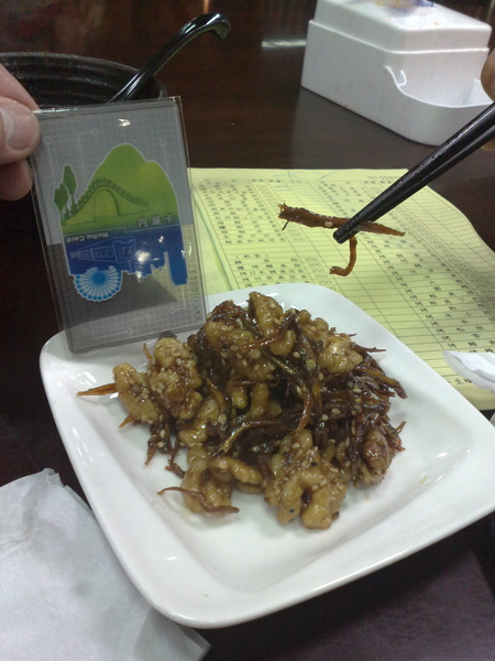 憑內湖卡送小菜一份！