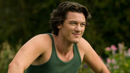 luke-evans-momentum-pictures_03_446