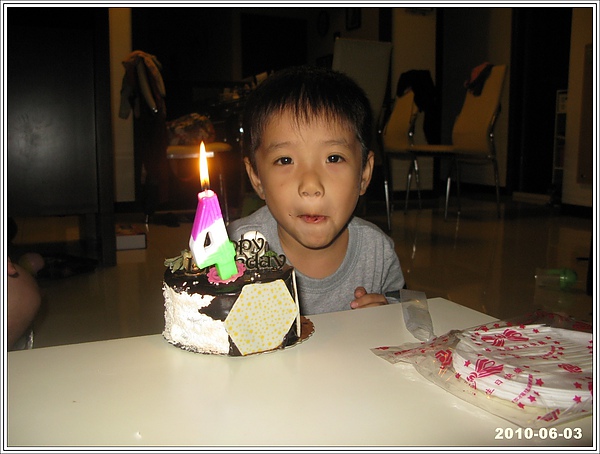 魯魯四歲生日_20100603-014.JPG