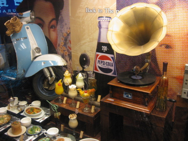 九份老街-九重町客棧櫥窗