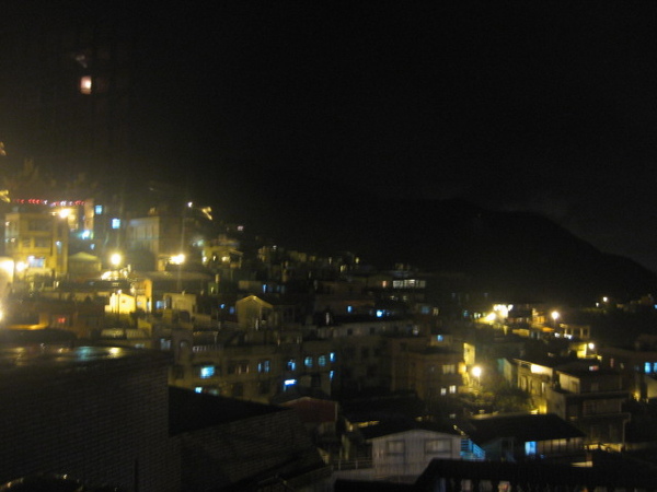 九份老街-九重町客棧往外看的夜景